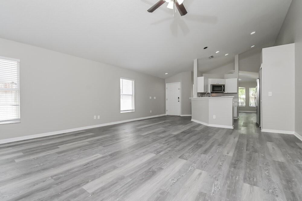 3208 Summer Cruise Dr - Photo 3 of 15