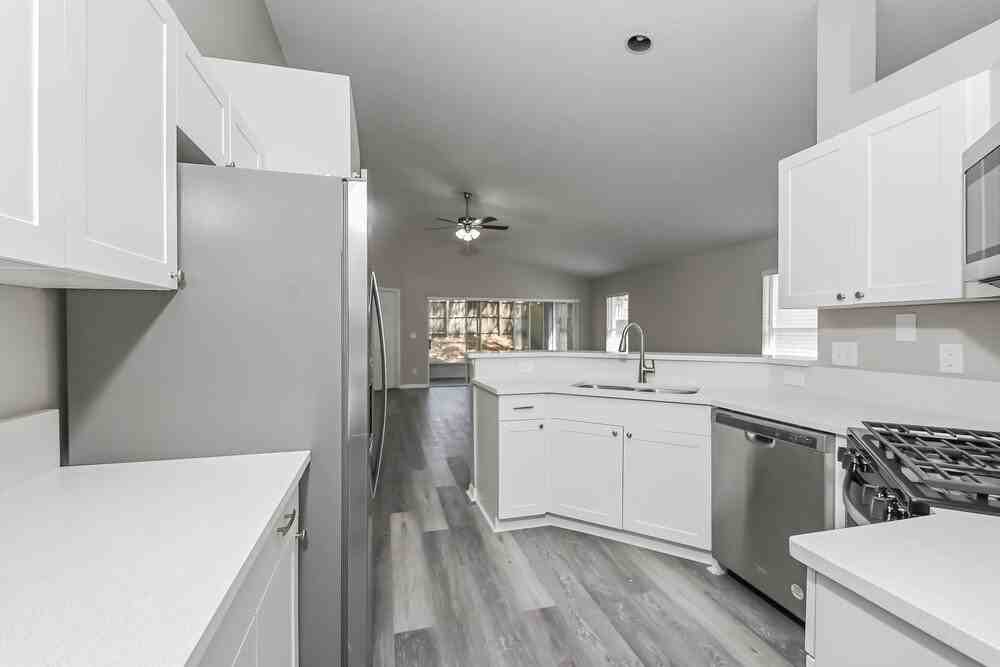 3208 Summer Cruise Dr - Photo 6 of 15