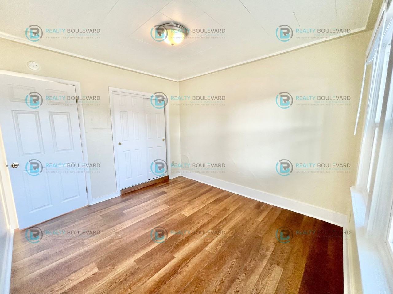 722 E 7th St - Photo 6 of 10
