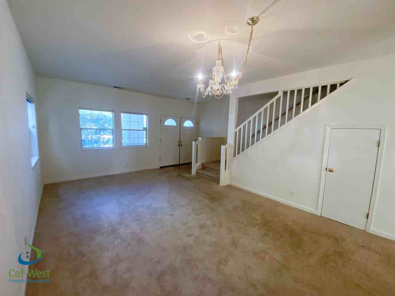 855 Jackson St - Photo 4 of 47