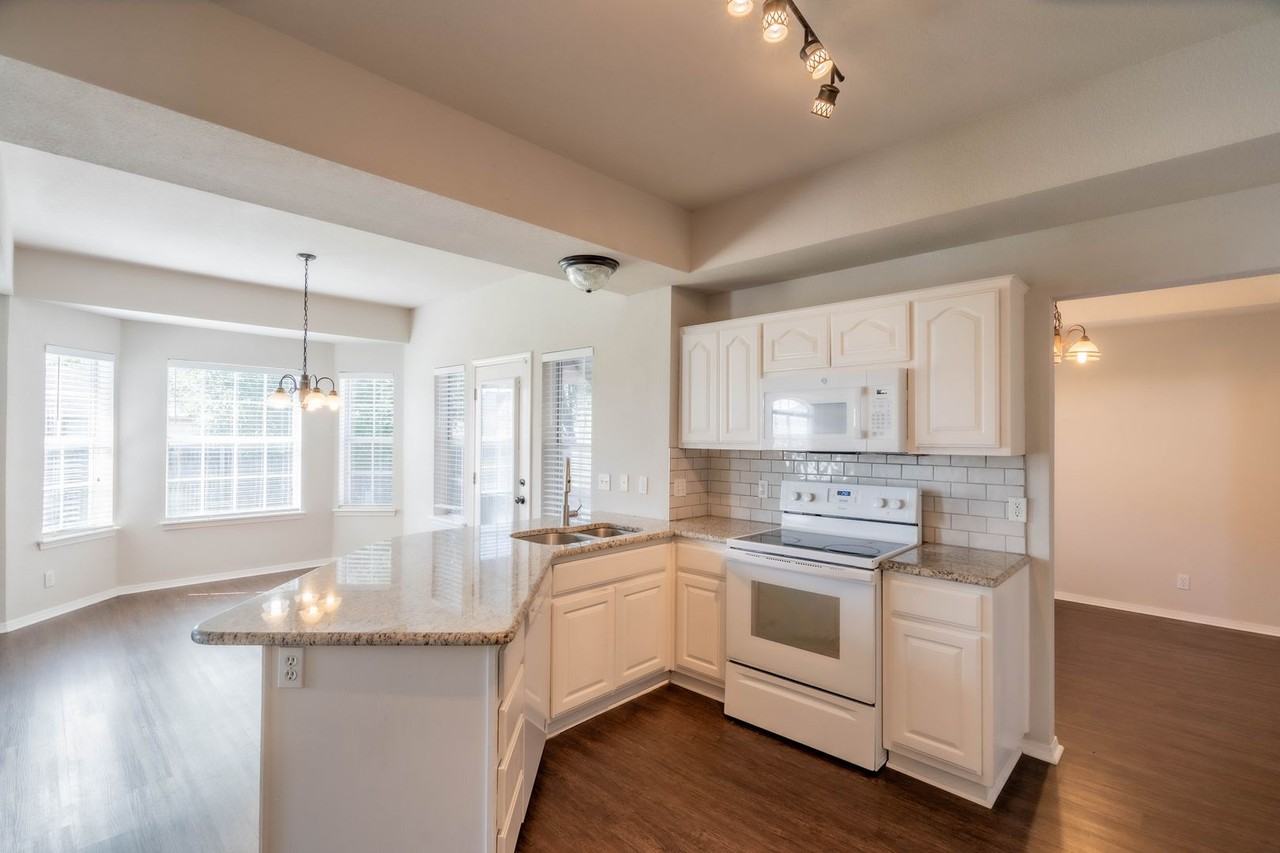 8514 S 112th East Ave - Photo 5 of 20