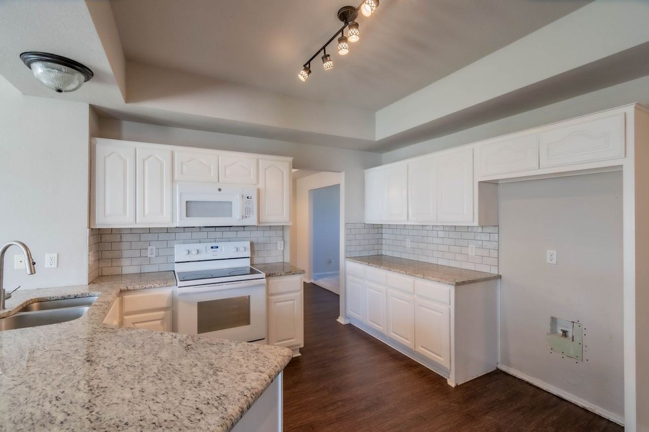 8514 S 112th East Ave - Photo 6 of 20