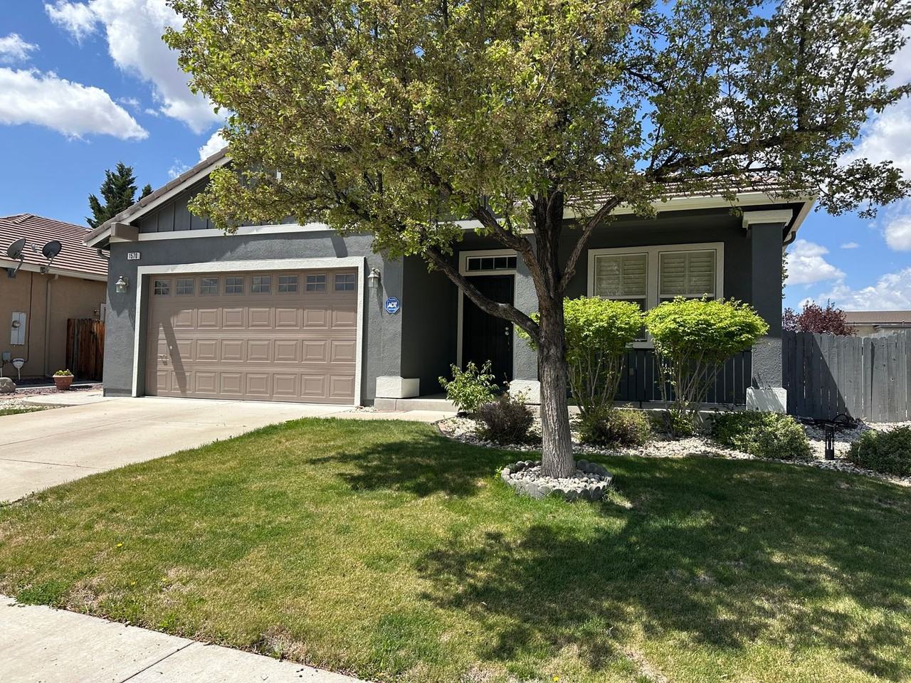 1570 Iratcabal Dr - Photo 3 of 20