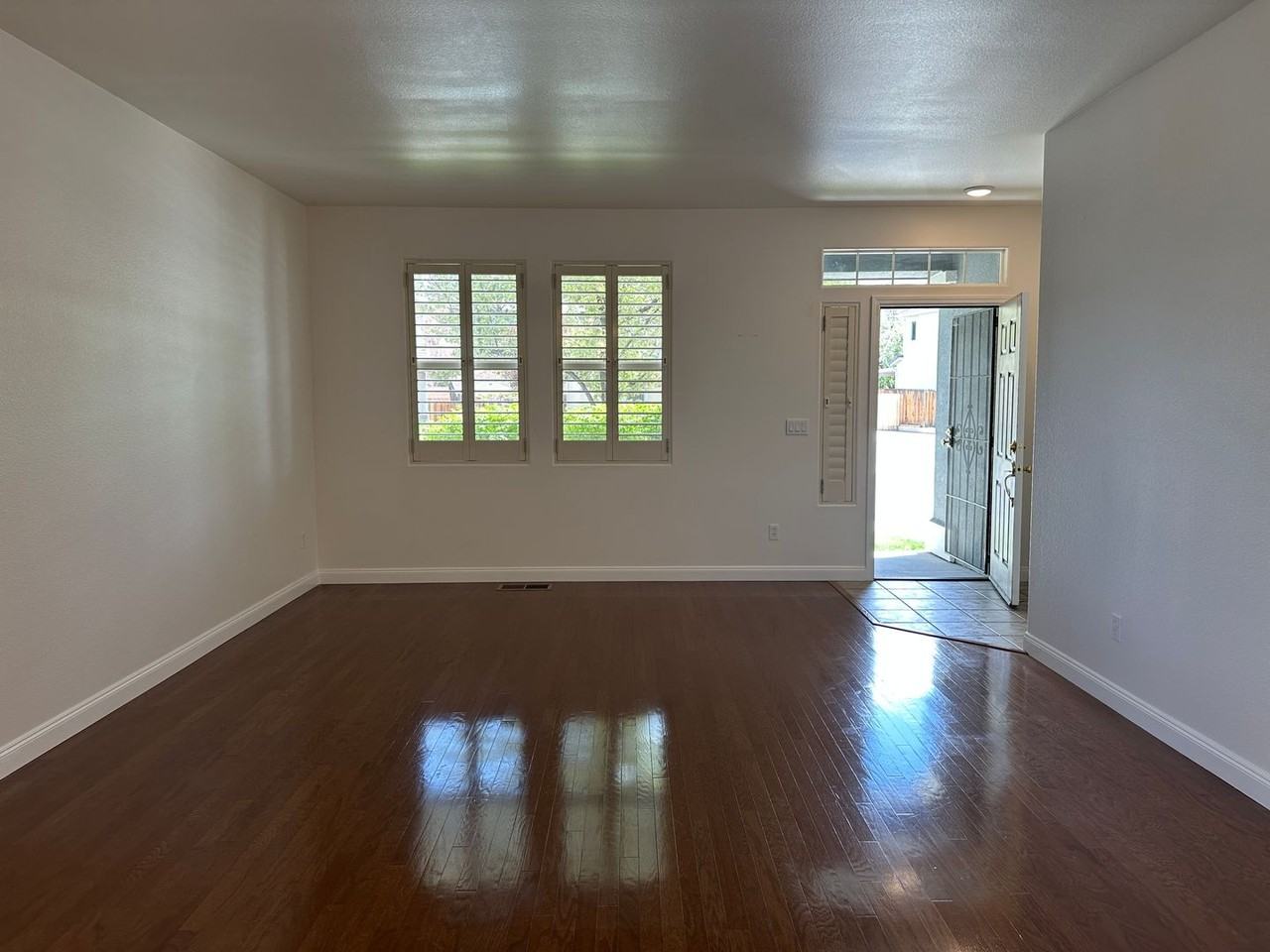 1570 Iratcabal Dr - Photo 4 of 20