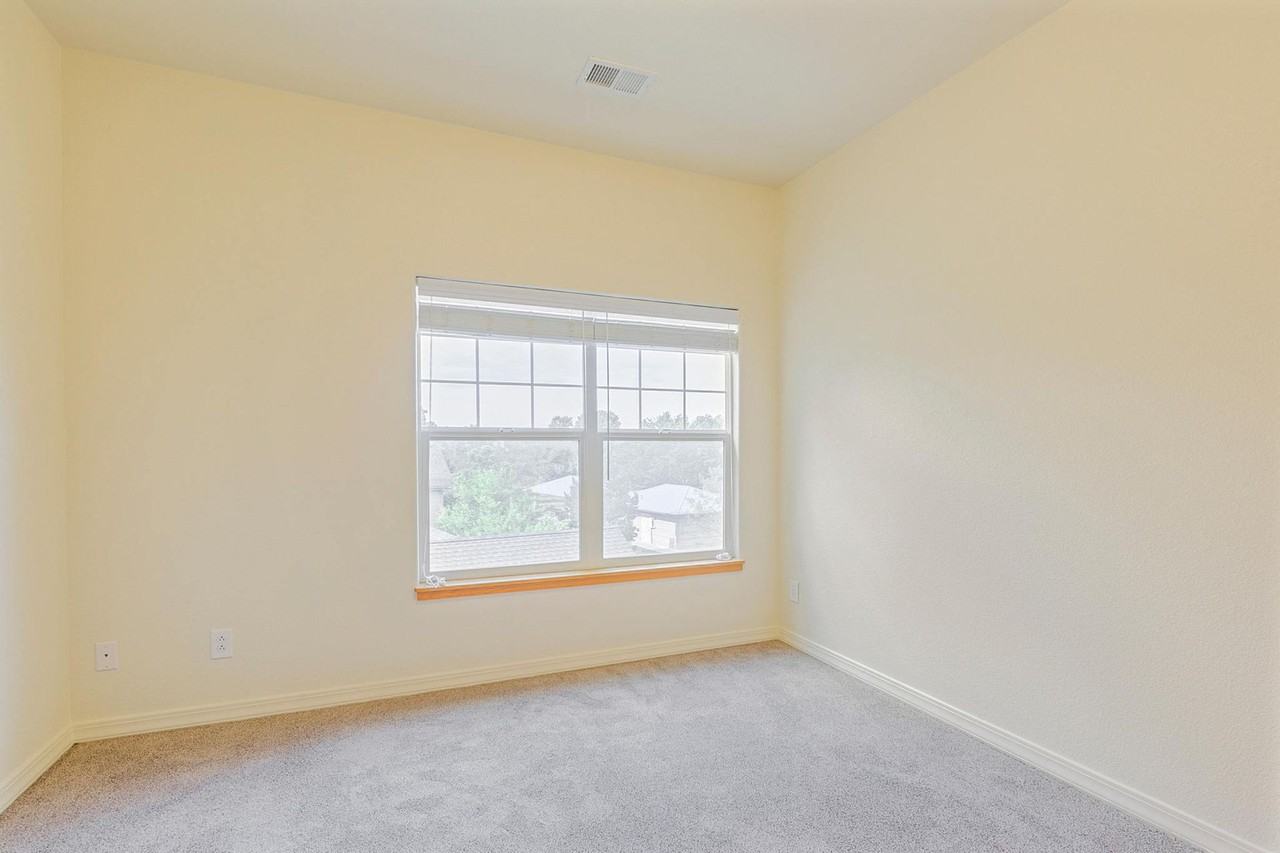 5220 Boardwalk Dr Unit F34 - Photo 5 of 30