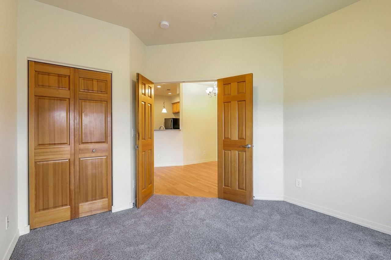 5220 Boardwalk Dr Unit F34 - Photo 7 of 30