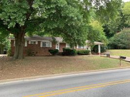 featured image of 912 W Clinton Dr