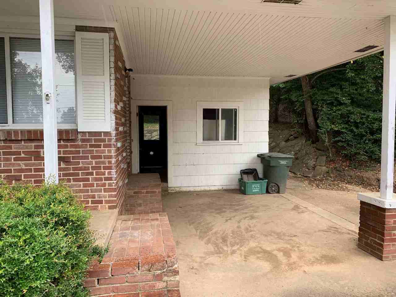 912 W Clinton Dr - Photo 2 of 9