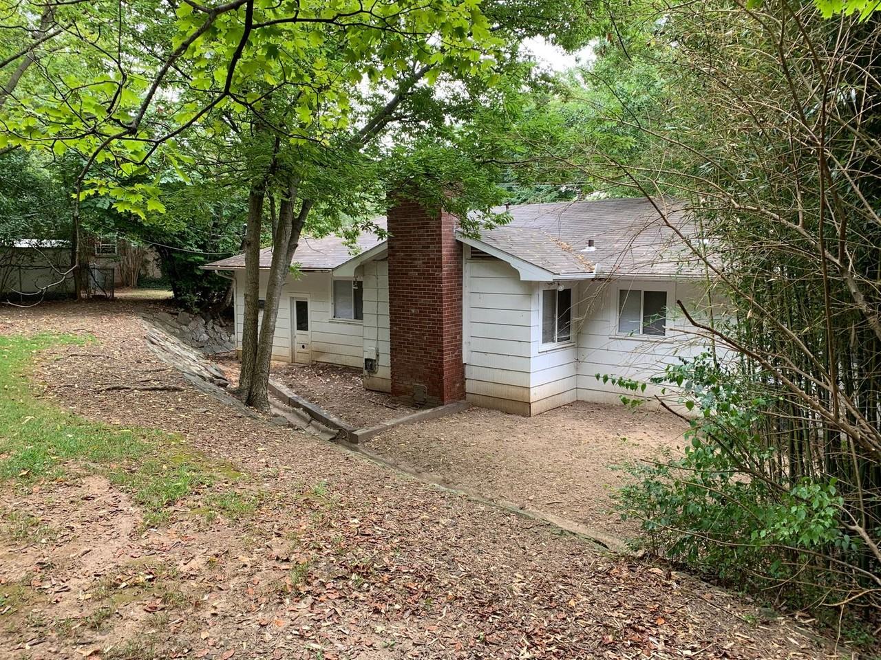 912 W Clinton Dr - Photo 3 of 9