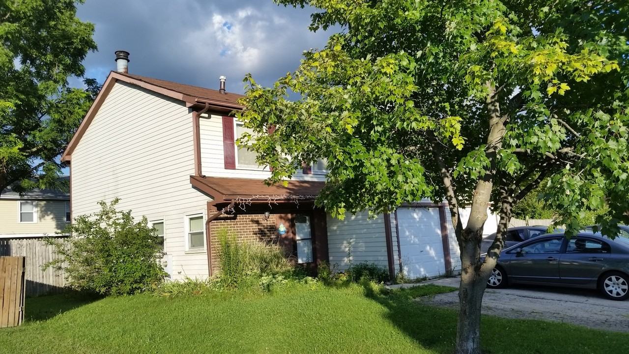 304 Walnut Cir - Photo 3 of 27