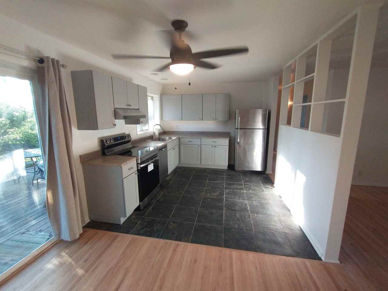 3325 Martin Dr - Photo 4 of 19