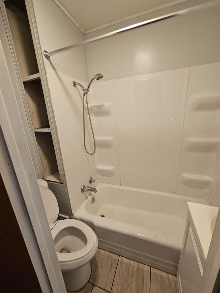 1612 W 8th St - Photo 3 of 8