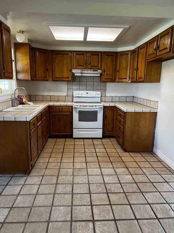 18230 Sutter St - Photo 3 of 22