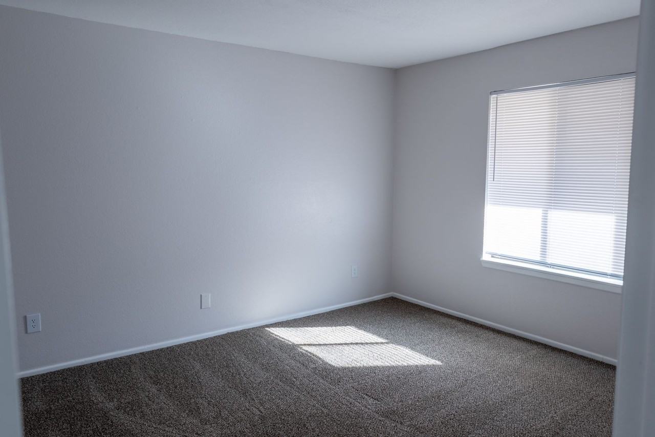 3425 E. English St. - Photo 5 of 10