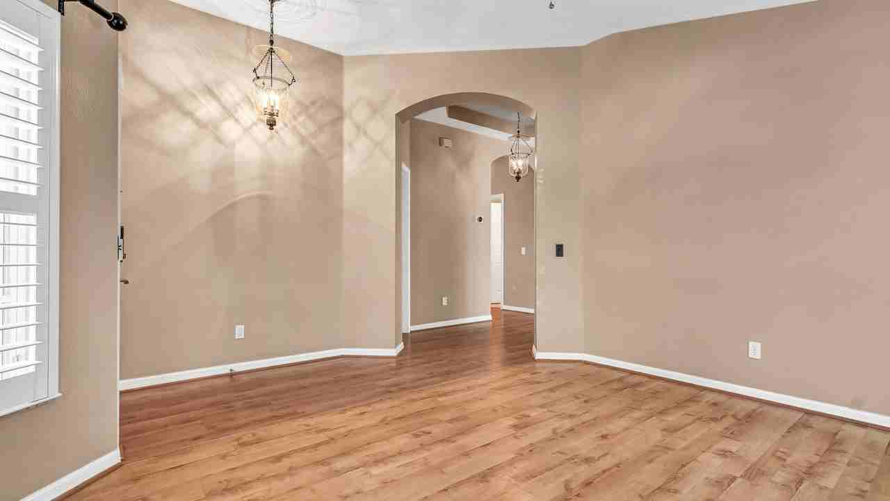 9918 Hartwell Bridge Cir - Photo 5 of 39