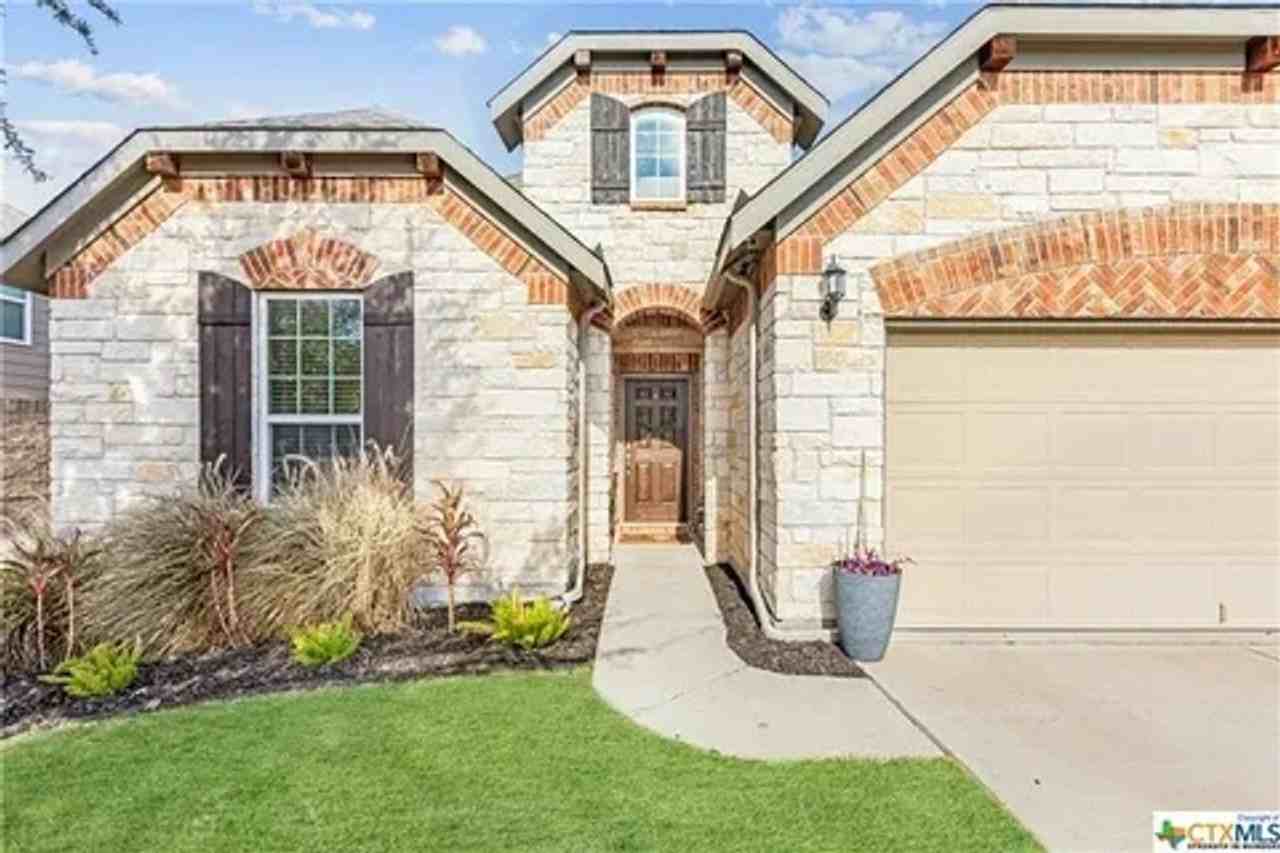 807 Old World Dr - Photo 2 of 38