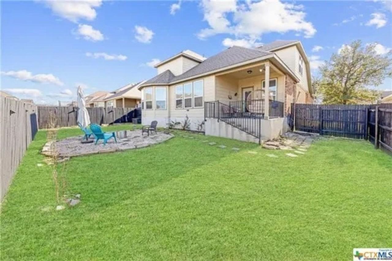 807 Old World Dr - Photo 4 of 38