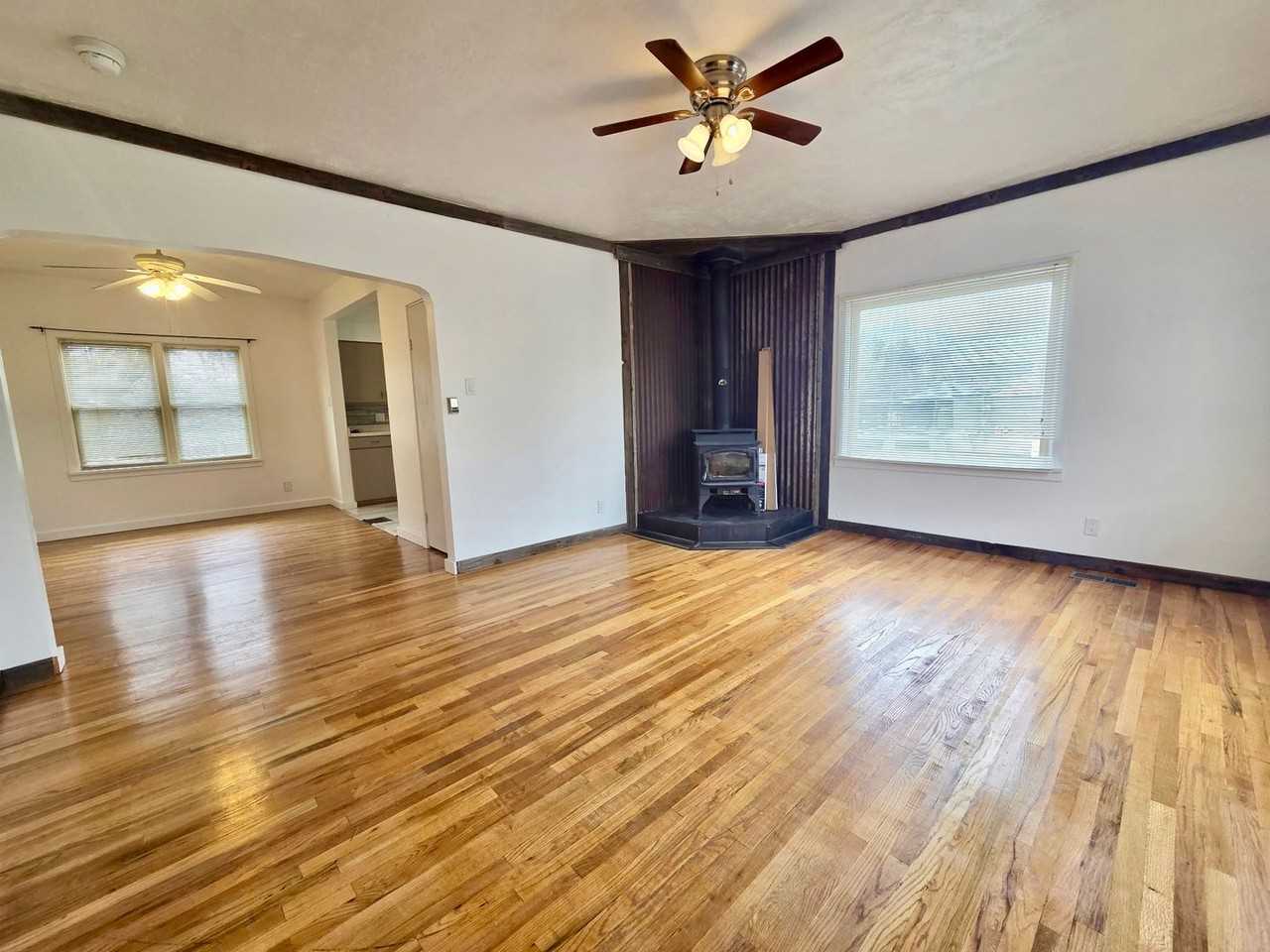 145 N 300 W - Photo 3 of 17