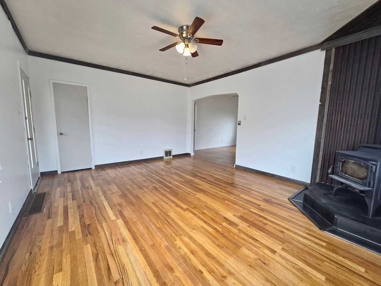 145 N 300 W - Photo 4 of 17