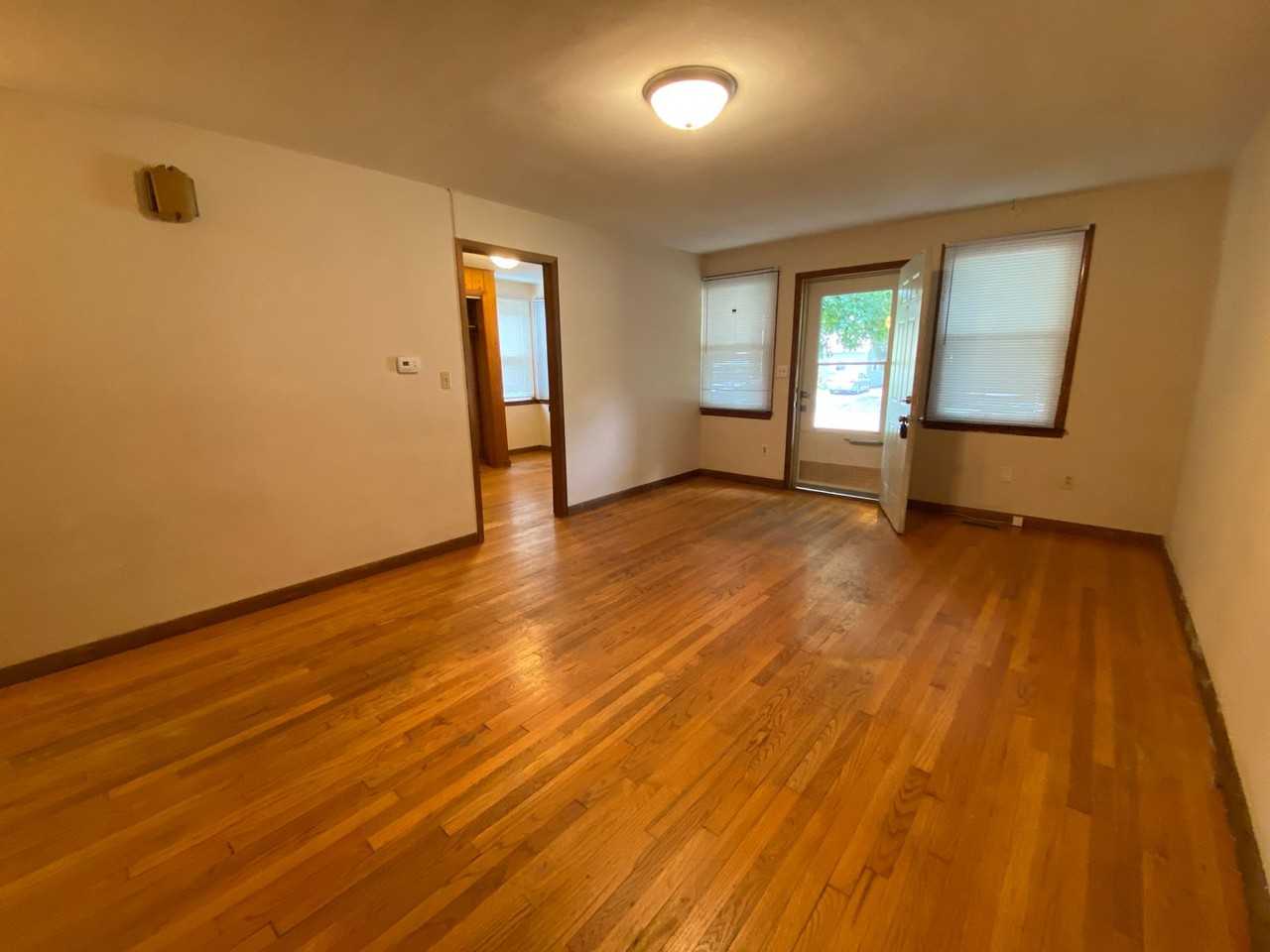 824 West Harvard Street - Photo 4 of 12