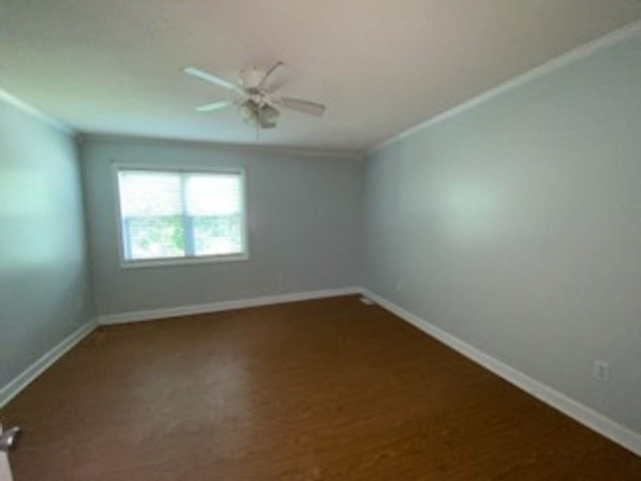 215 Brookfield Cir - Photo 2 of 17