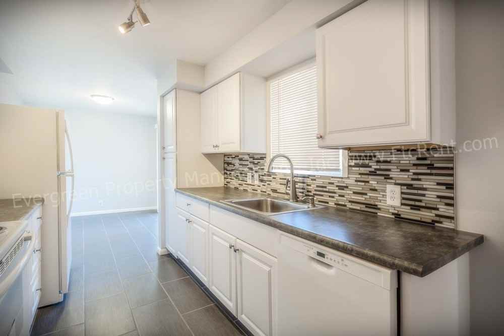 422 Tedmon Dr - Photo 3 of 18