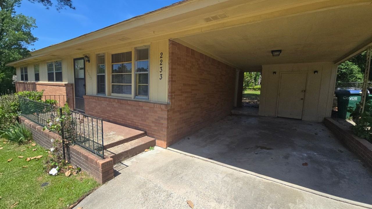 2233 Windsor Dr - Photo 3 of 29