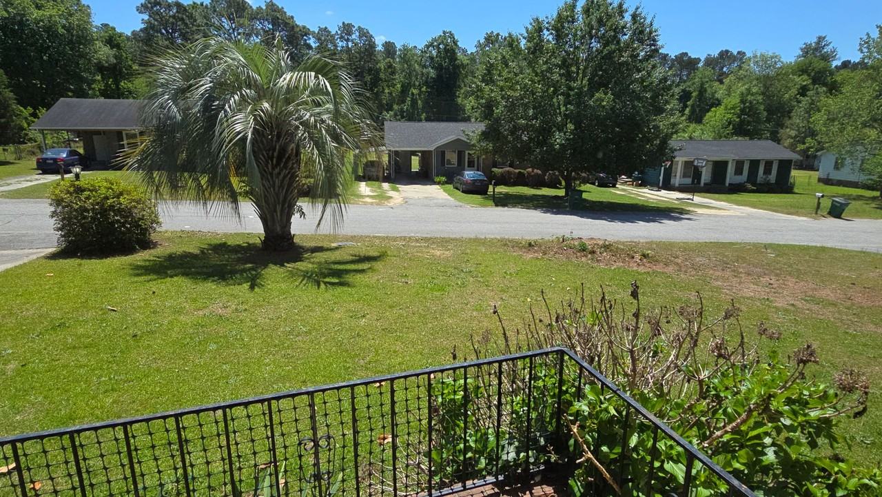 2233 Windsor Dr - Photo 4 of 29