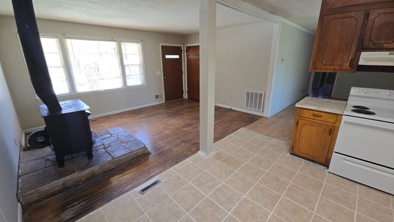 2233 Windsor Dr - Photo 7 of 29