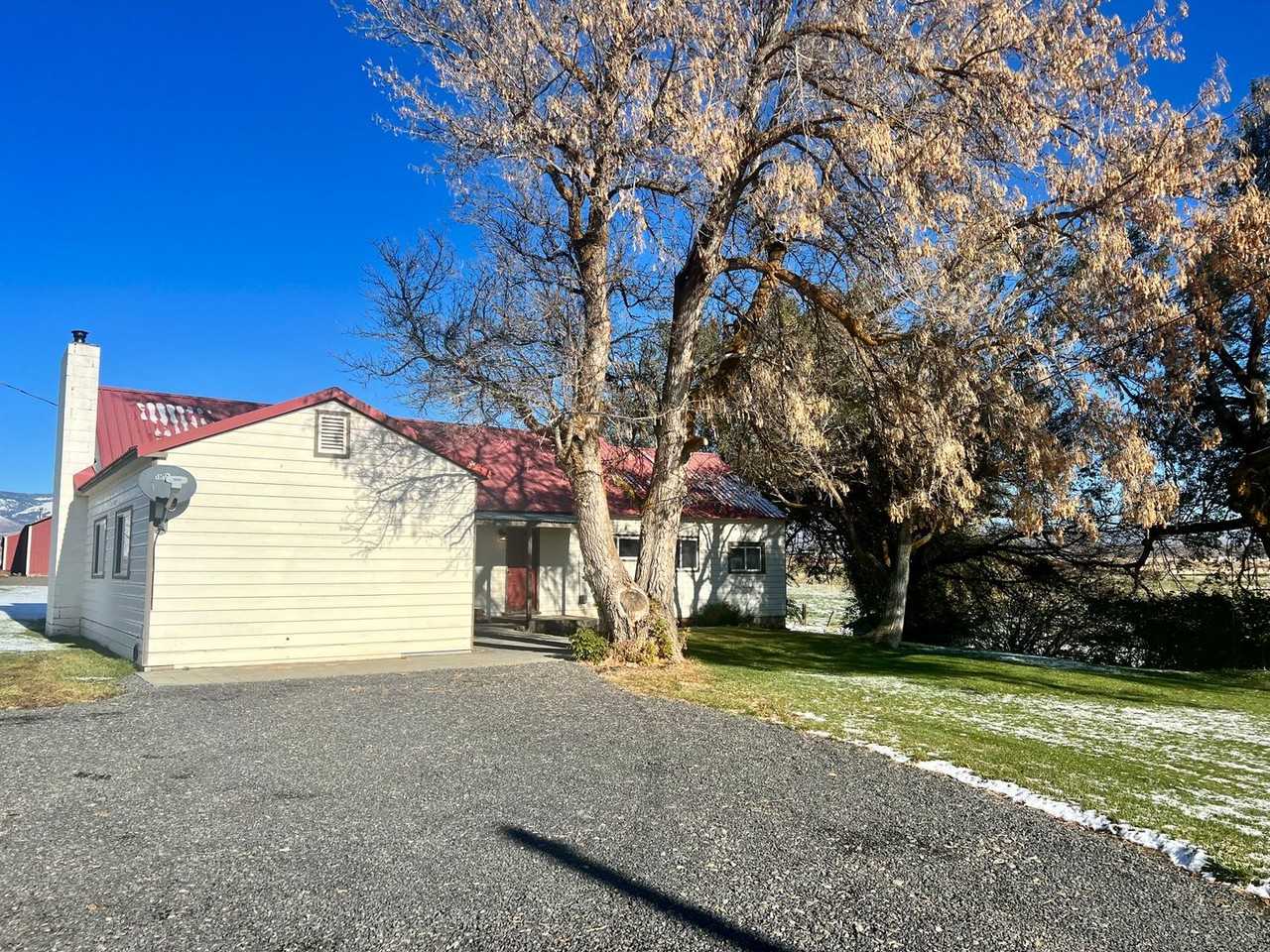 2121 Clarke Rd - Photo 2 of 30