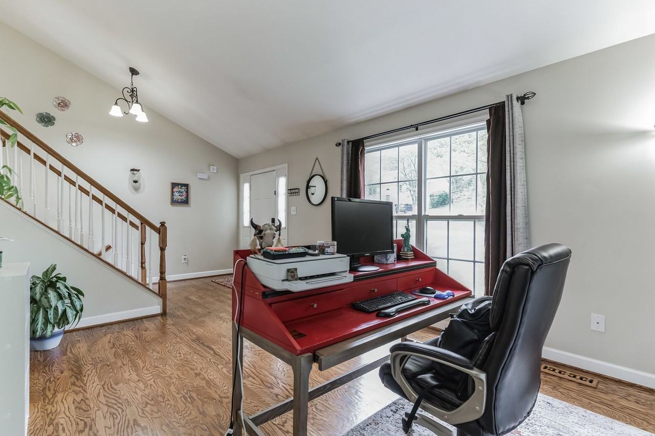 29 Clark Ln - Photo 3 of 41