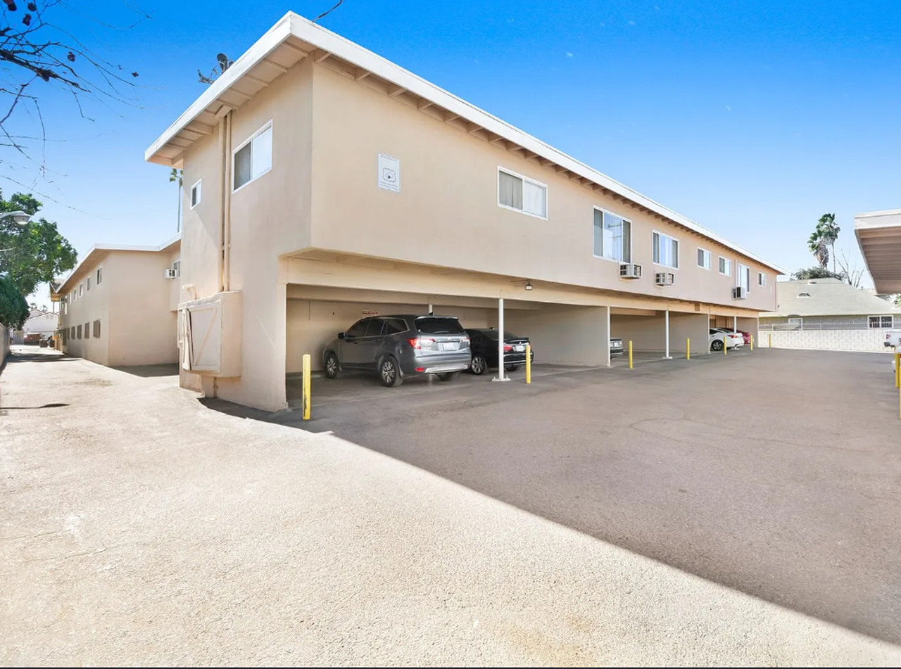 Sandra's Apartments - Photo 4 of 24