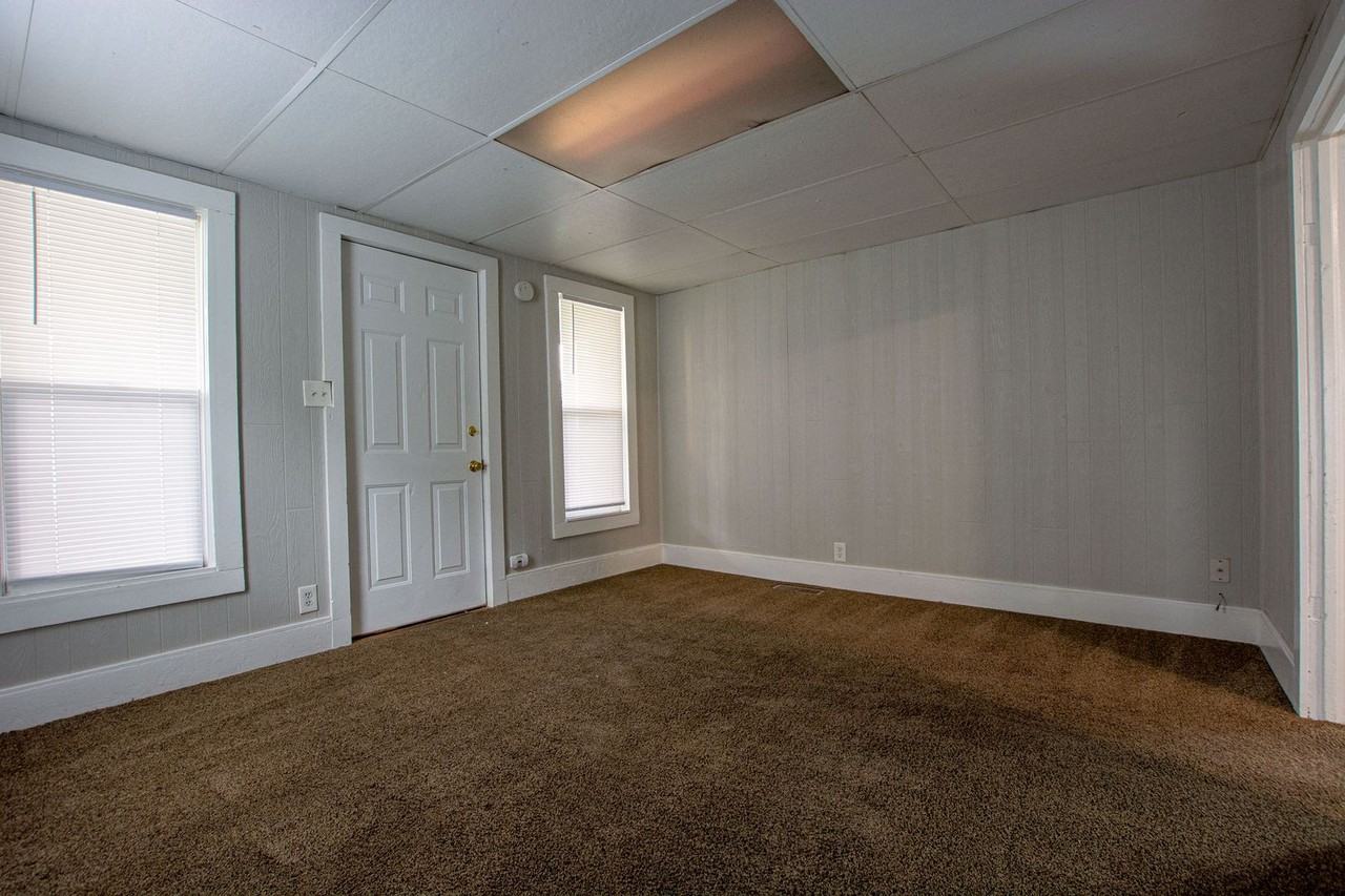 1427 Lincoln St - Photo 2 of 11