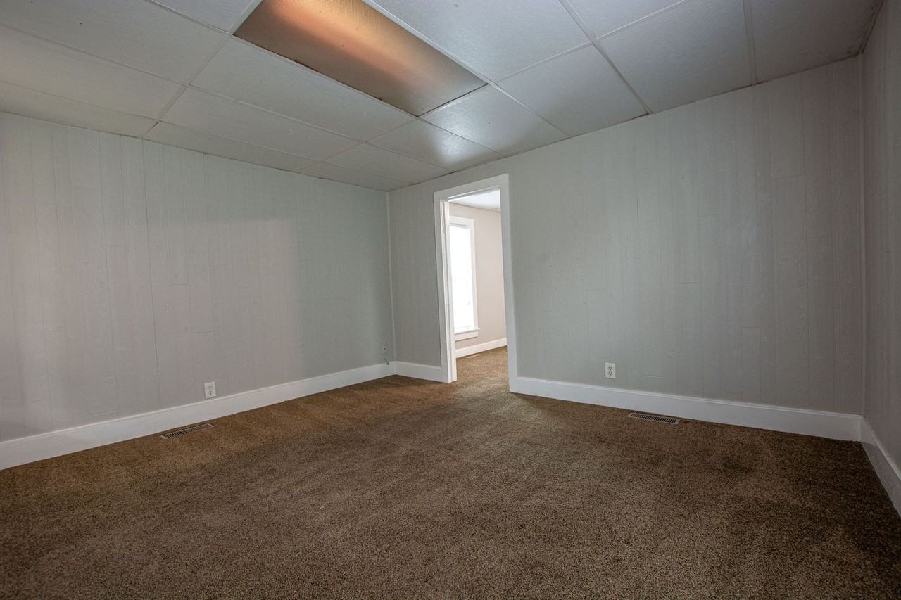 1427 Lincoln St - Photo 3 of 11