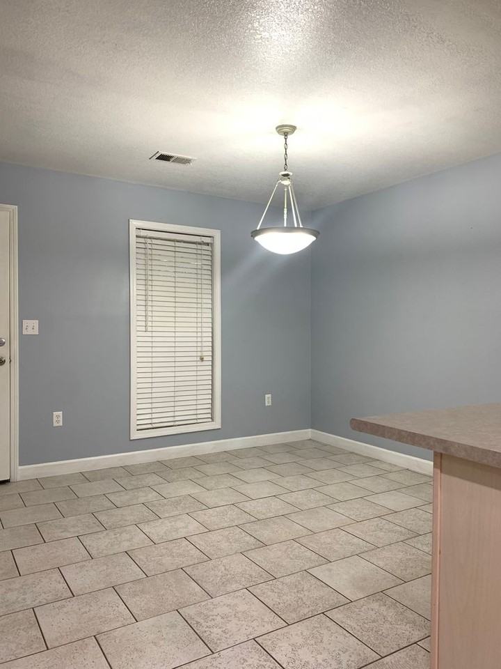 3401 Derby Dr - Photo 5 of 20