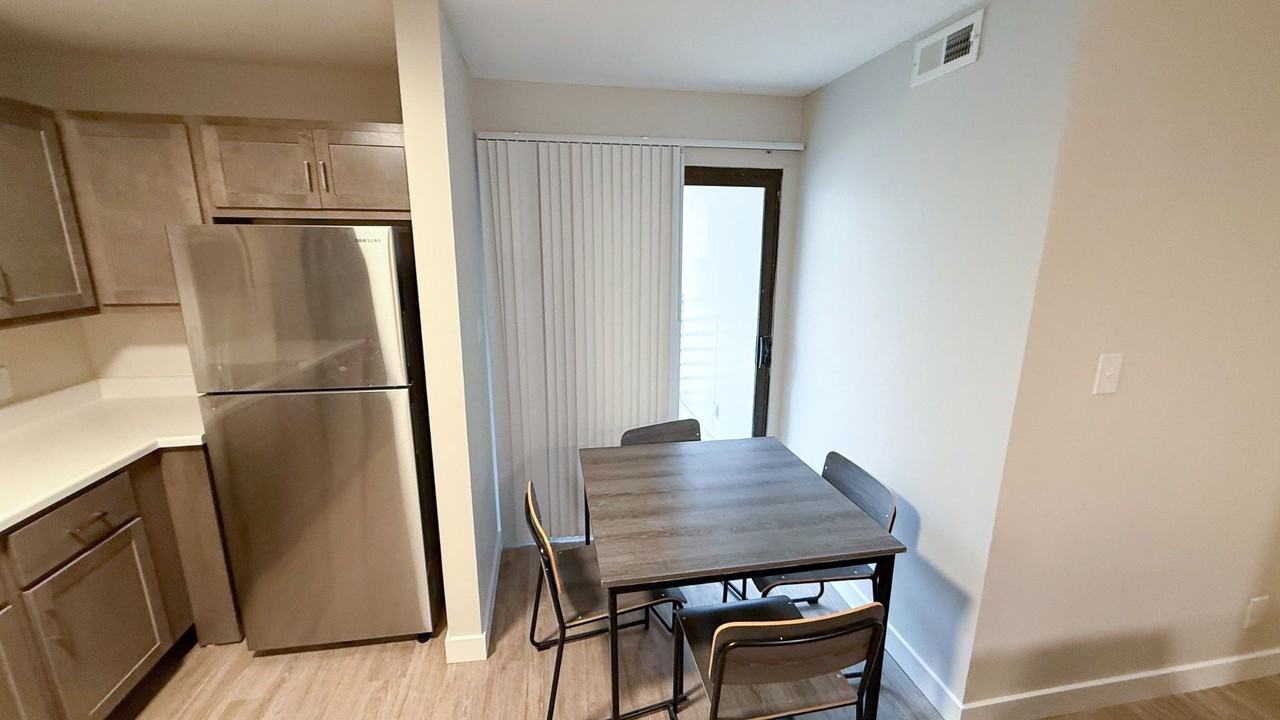 104 N Lincoln - Photo 7 of 49