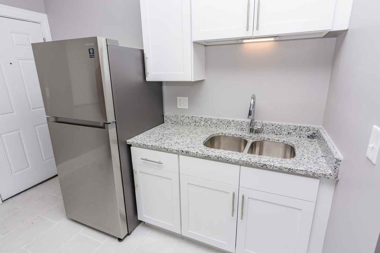 7511 S Yale Ave - Photo 3 of 8