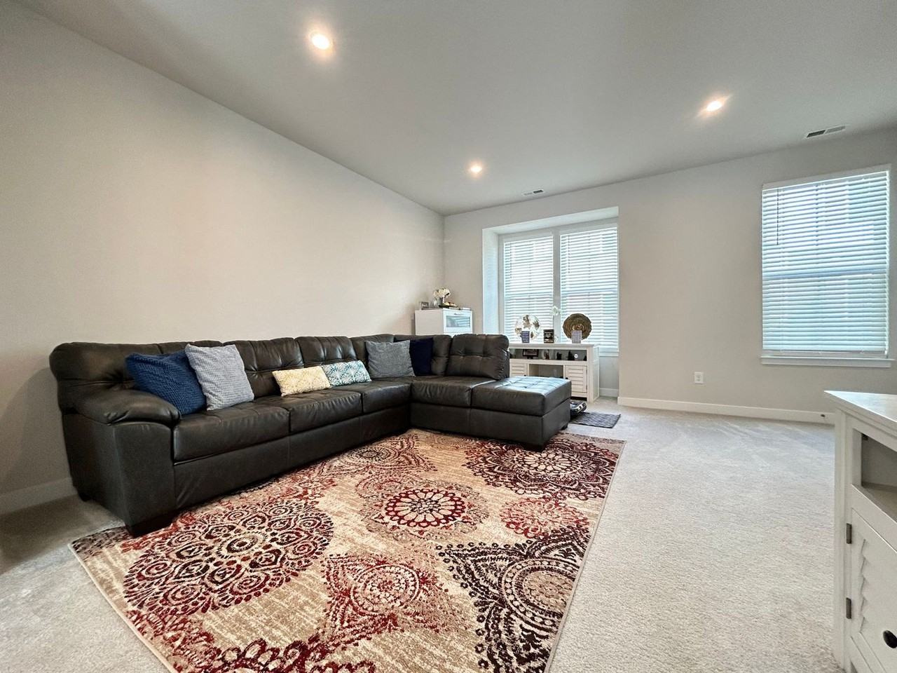 2680 Azalea Garden Rd - Photo 3 of 11