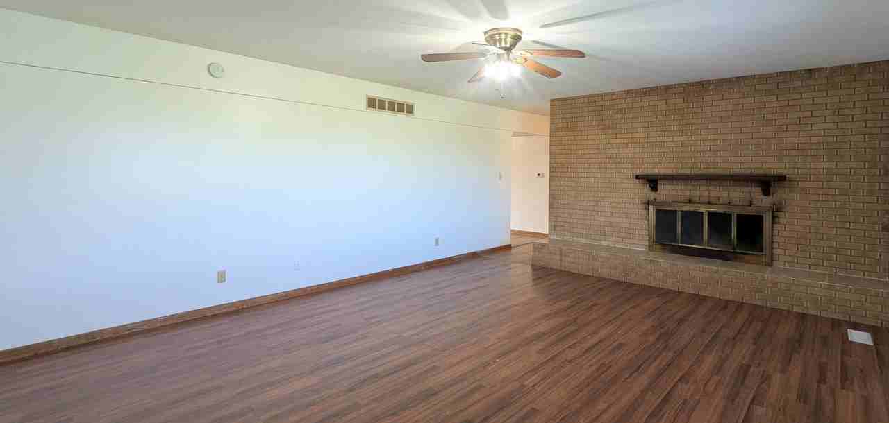 320 S Dilley St - Photo 3 of 31