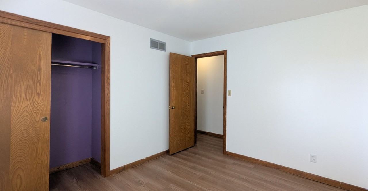 320 S Dilley St - Photo 7 of 31