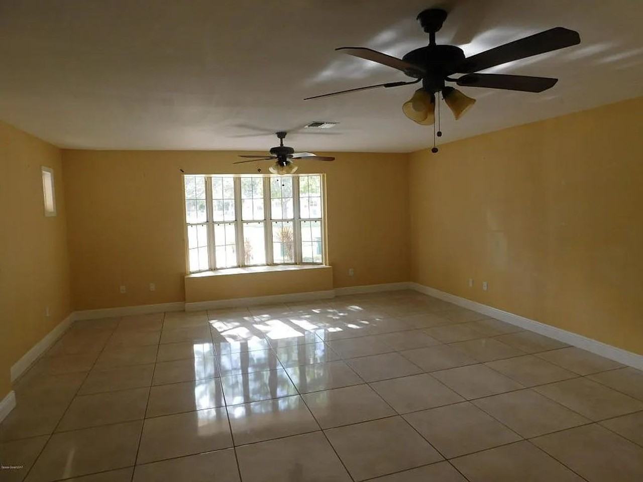 134 Honeysuckle Ln - Photo 3 of 21
