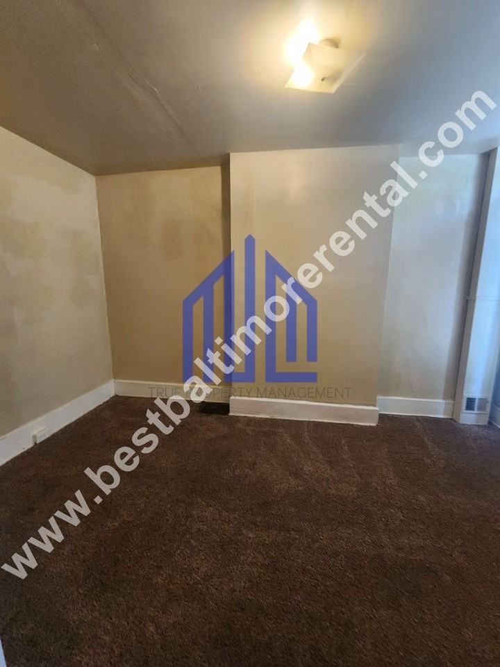 1712 N Calhoun St - Photo 2 of 13