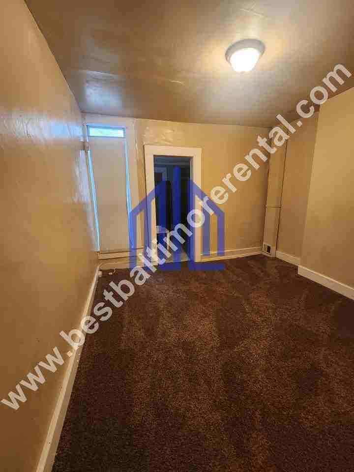 1712 N Calhoun St - Photo 3 of 13