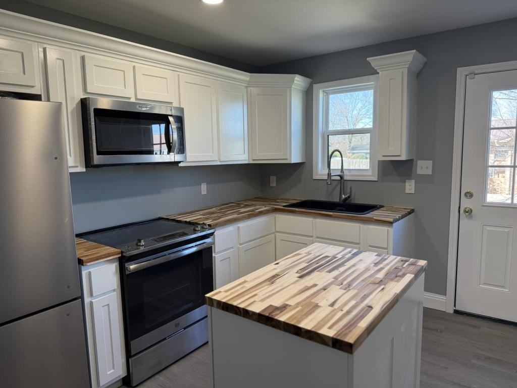 206 S Penn St - Photo 2 of 12