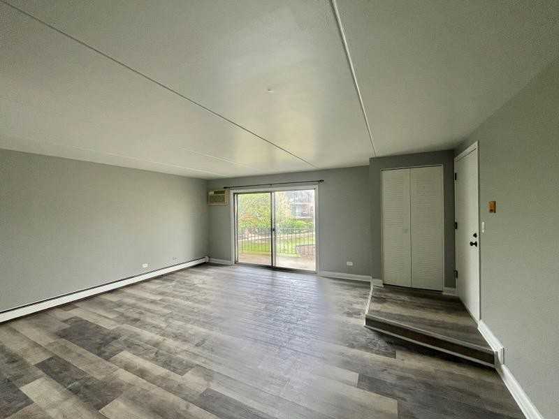 2516 Waterbury Dr - Photo 2 of 9