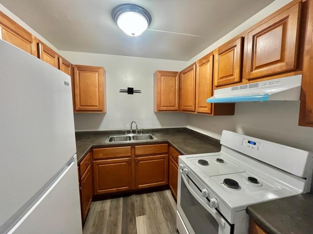 2516 Waterbury Dr - Photo 3 of 9