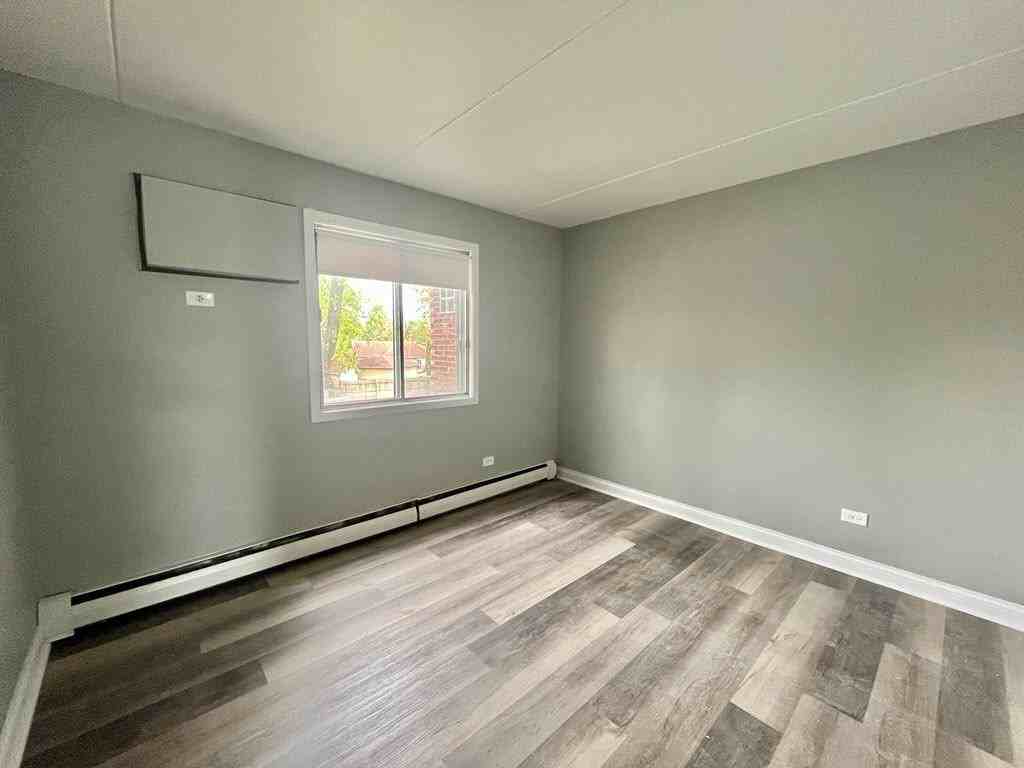 2516 Waterbury Dr - Photo 4 of 9