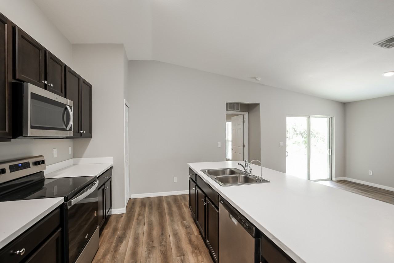 258 Dorman St - Photo 2 of 27