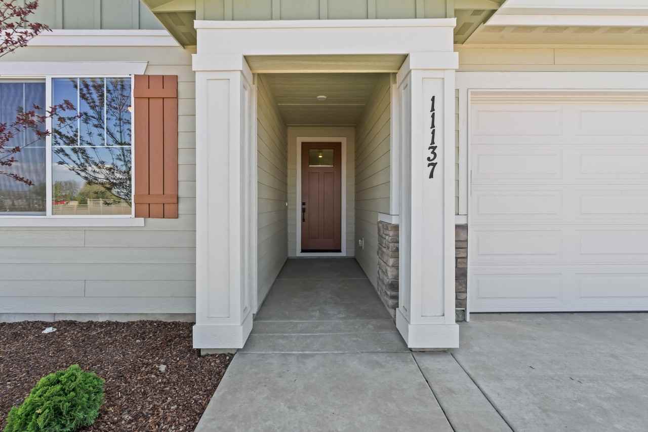 11137 Overhang St - Photo 2 of 23