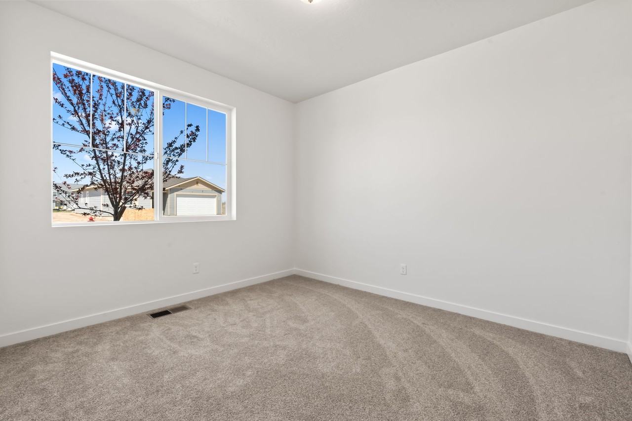 11137 Overhang St - Photo 4 of 23